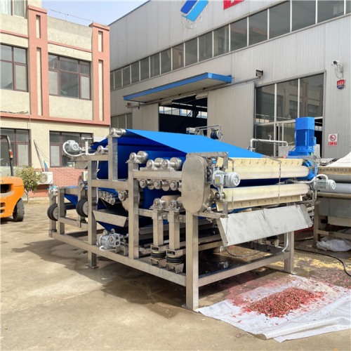 某食品廠訂購(gòu)的1臺(tái)帶式榨汁機(jī)，試機(jī)檢驗(yàn)合格準(zhǔn)備發(fā)貨！